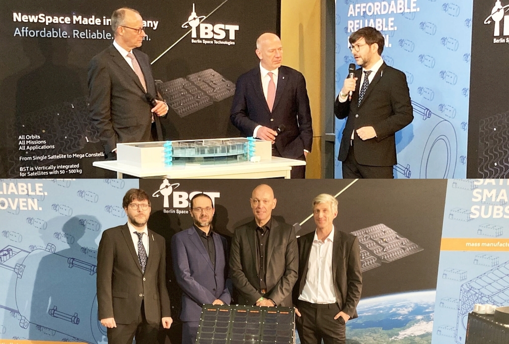 Zwei Bilder: Oben stehen drei Männer in Anzügen vor einem BST-Messestand mit Modellen und Bannern, einer hält ein Mikrofon. Unten stehen vier Männer in Anzügen vor einem Banner mit Satellitenabbildungen, einer hält ein Satellitenmodell.