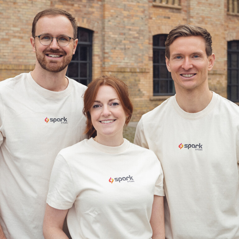 Gründer von Spark E-Fuels: Dr. Arno Zimmermann, Dr. Julia Bauer und Dr. Mathias Bösl