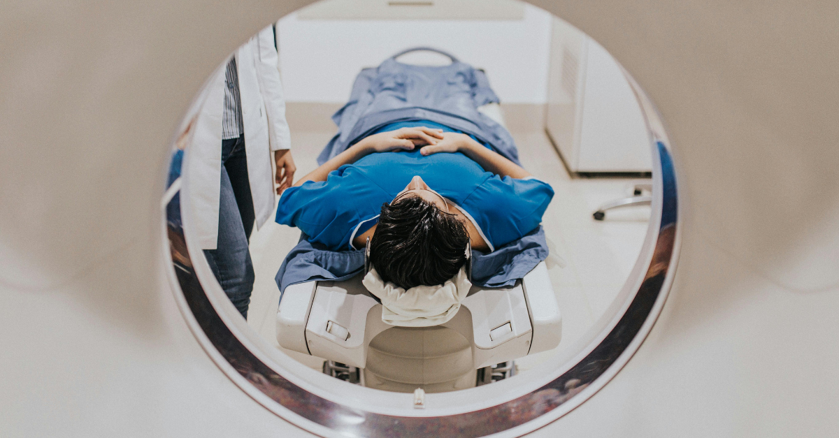 MRT Gerät mit Patient. Canva Free Stock Foto library